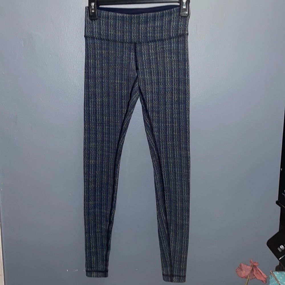 Lululemon wunder  pants size small green and dark blue color
